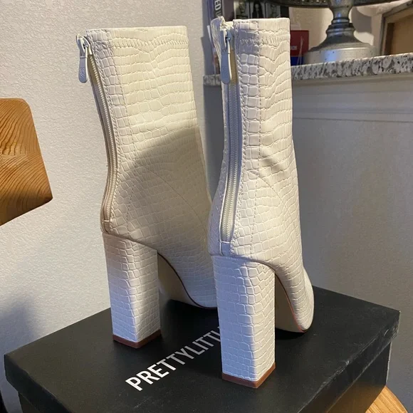 BNWT faux croc booties - Picture 3 of 6